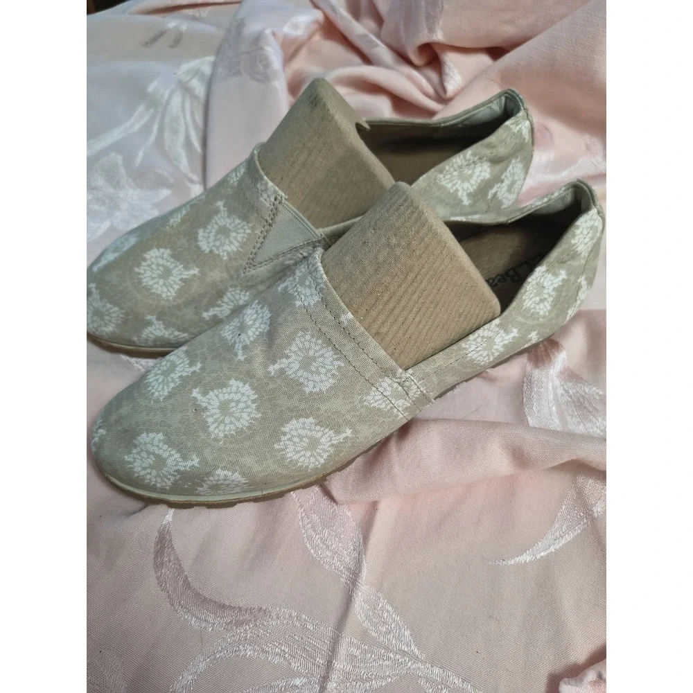 L L Bean NWOT Women's 11 M Tan Floral Espadrille Canvas Slip On Shoe Durable